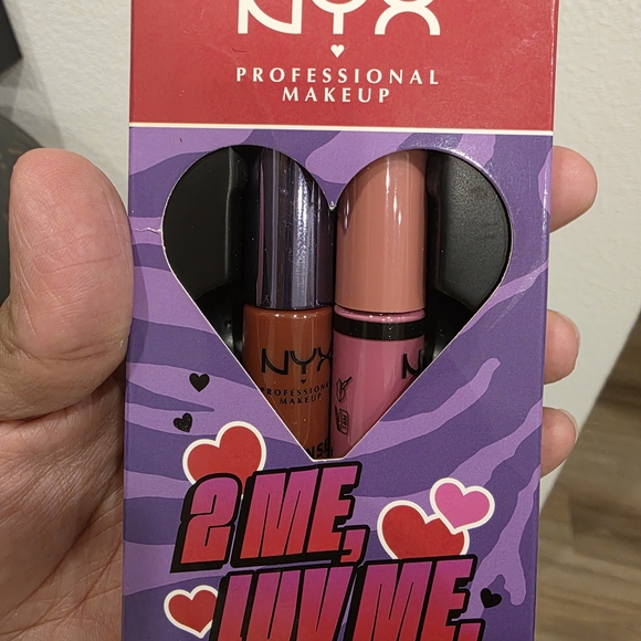 NYX Professional Makeup 2 Me, Luv Me Lipstick Set - Pink and Brown Valentines - Picture 4 of 5